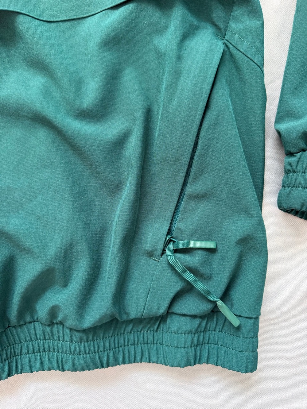 Figs Women's Amazon Green Sydney Full-Zip Bomber Scrub Jacket - Picture 7 of 9